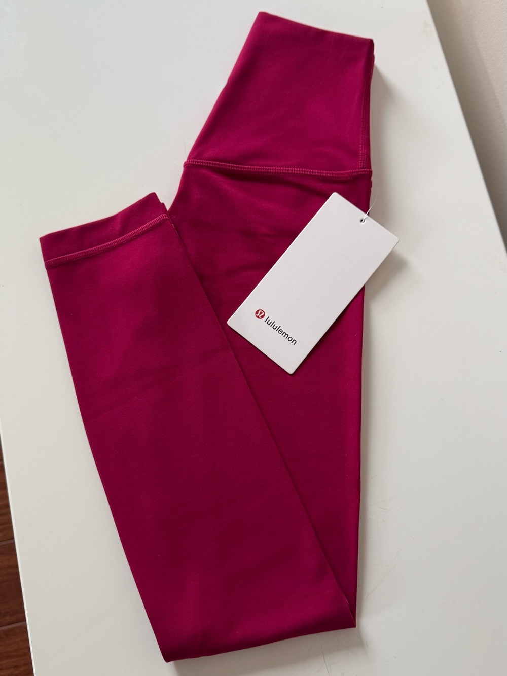 Lululemon Size 0 Align No Line High-
Rise Pant 25"
Berry Rumble, NWT